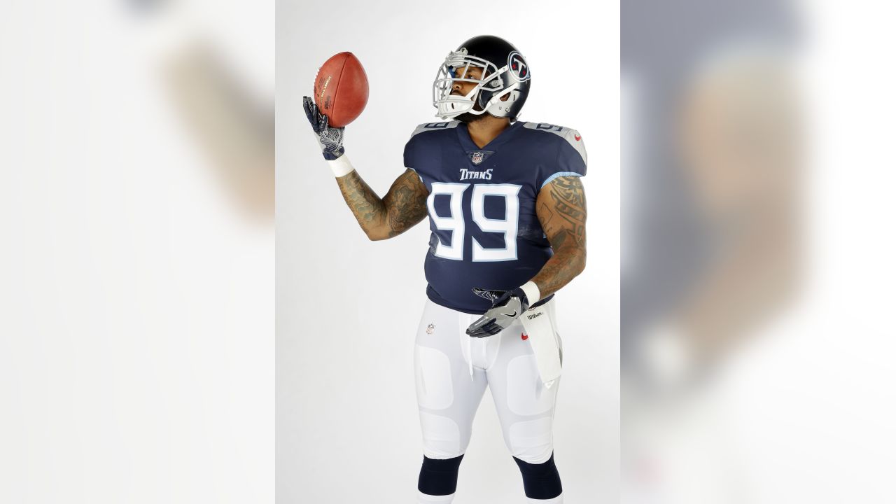 Tennessee Titans defensive tackle Jurrell Casey takes a break during NFL  football training camp Thursday, July 26, 2018, in Nashville, Tenn. (AP  Photo/Mark Humphrey Stock Photo - Alamy