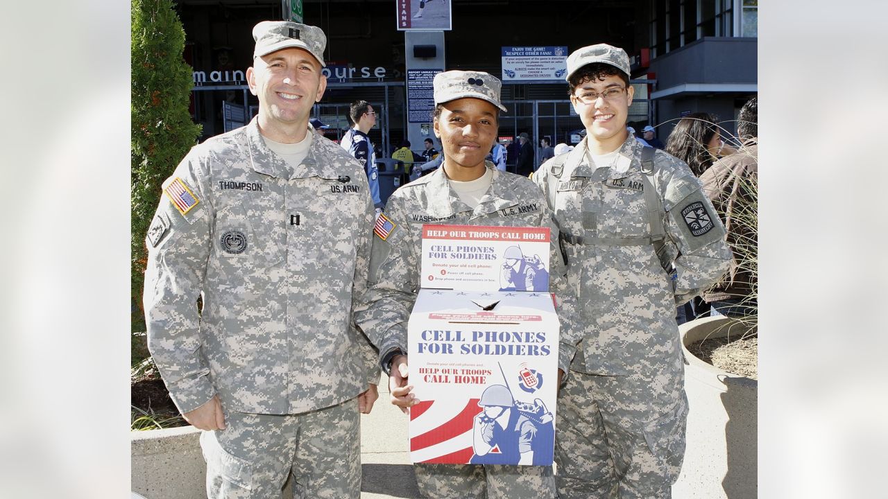 Titans Honor Military in New Costumes