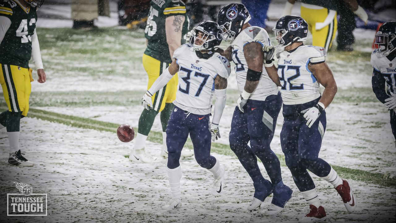 Tennessee Titans linebacker David Long Jr. (51) before an NFL football game  against the Green Bay Packers Thursday, Nov. 17, 2022, in Green Bay, Wis.  (AP Photo/Jeffrey Phelps Stock Photo - Alamy