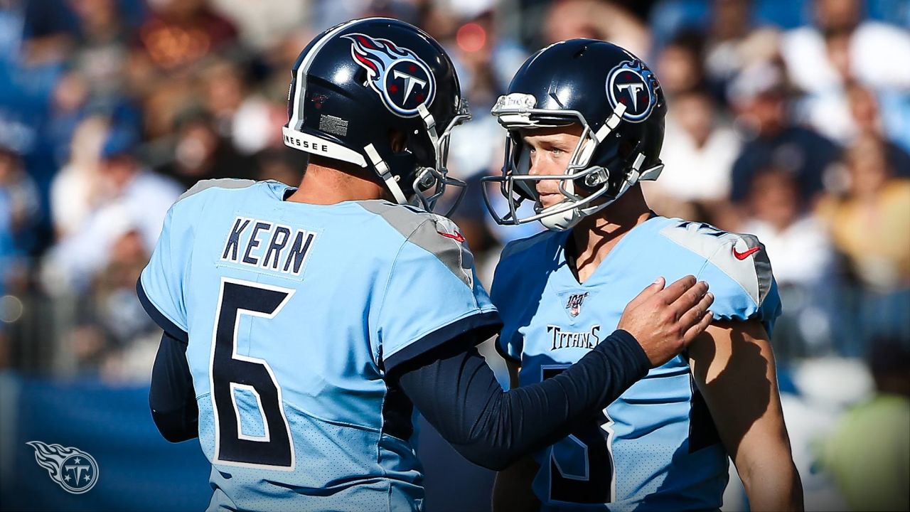 Tennessee Titans holder Brett Kern (6) signals good as kicker Ryan Succop  (4) smiles after Succop kicked a 50 yard field goal to go ahead of the San  Francisco 49ers with one