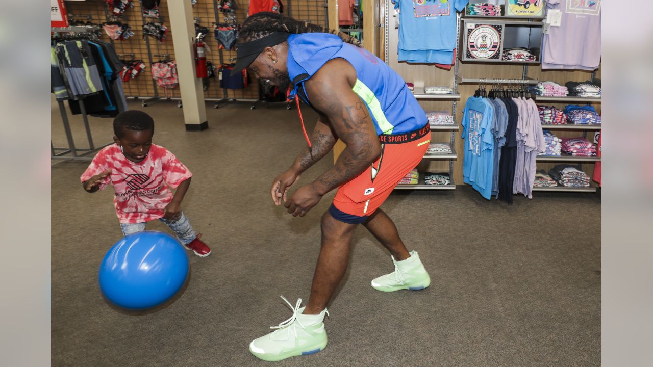 Derrick Henry Give Kids the Back-to-School Surprise of a Lifetime - FanBuzz