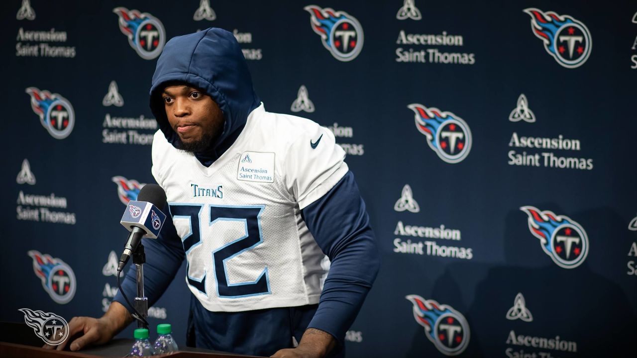 Titans' Henry is selective about his jersey swaps, Football