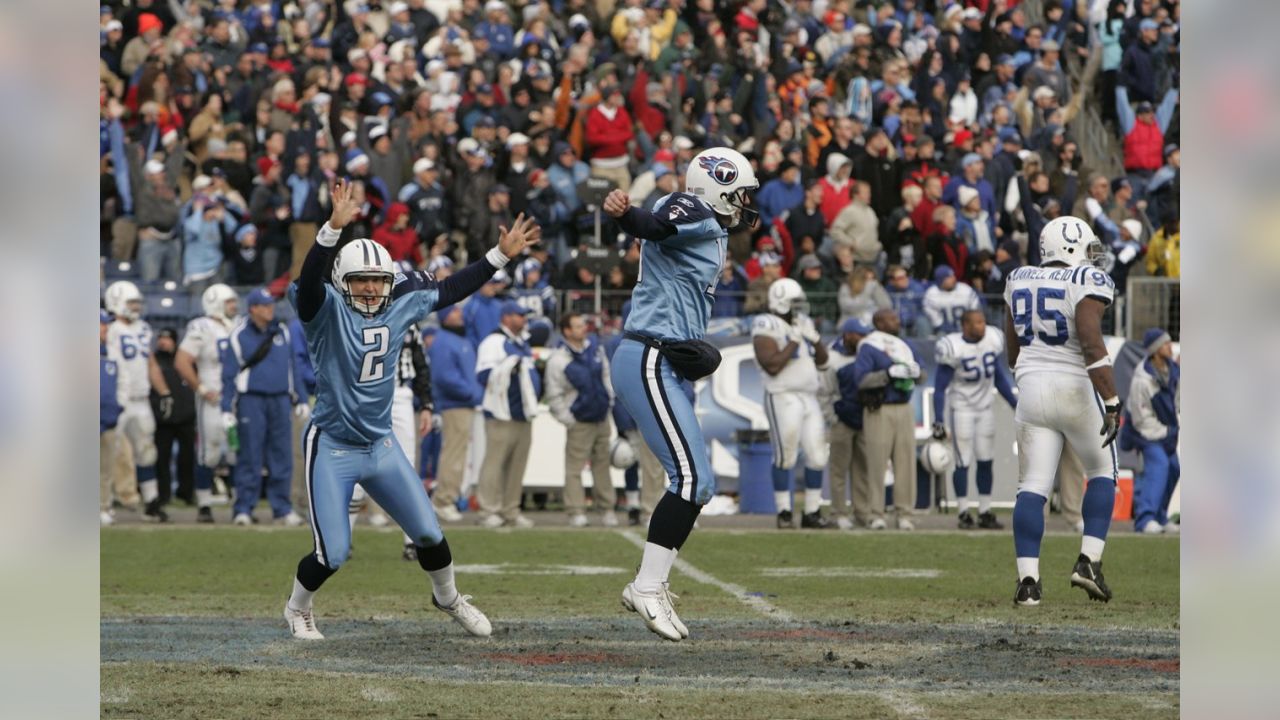 Tennessee Titans' Rob Bironas reacts to a kick against the Seattle  Seahawks, Sunday, Jan. 3, 2010, during an NFL football game in Seattle. (AP  Photo/Elaine Thompson Stock Photo - Alamy