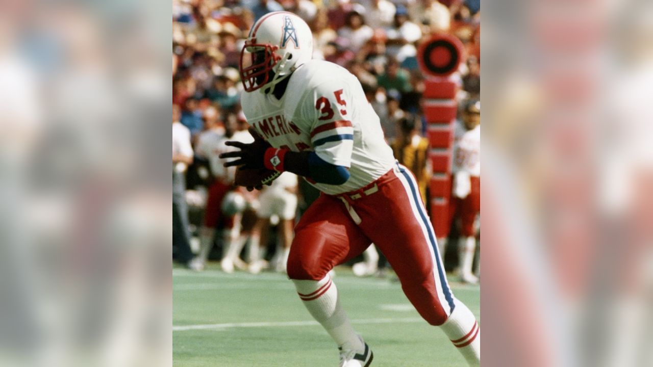 Oilers Great Earl Campbell Pays Visit to Tennessee – and Delivers a Message  to the Titans