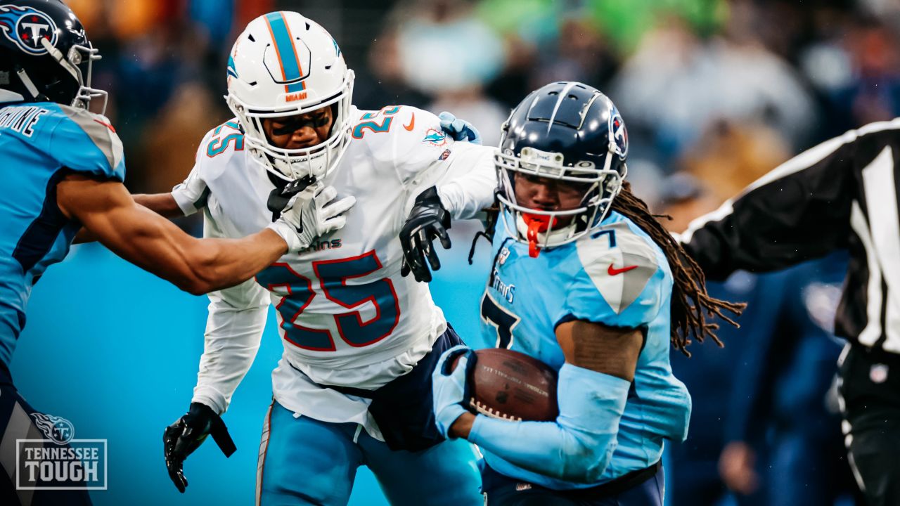 Crown 'Em: Titans Win AFC South With 34-3 Win Over the Dolphins