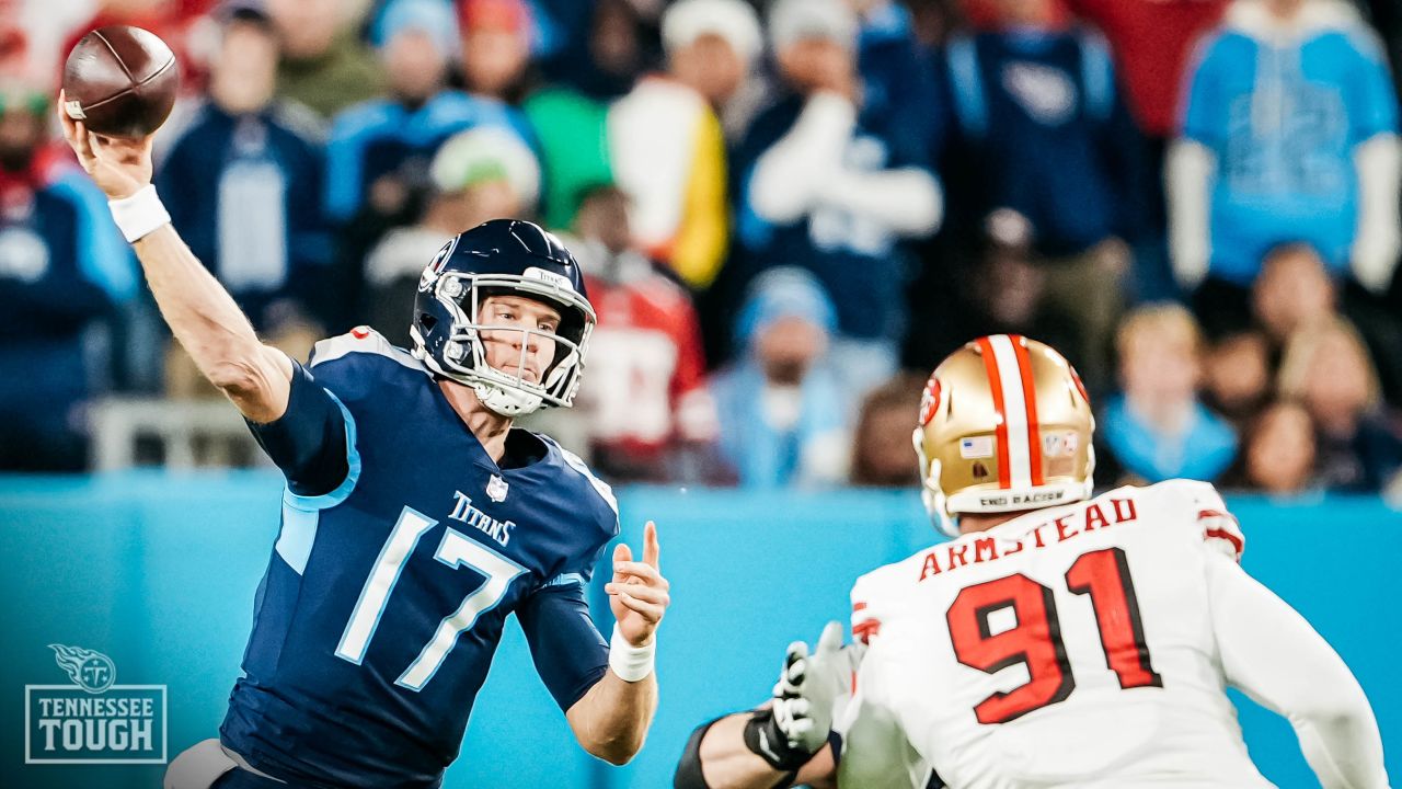 Merry Christmas: Titans Rally for 20-17 Win Over 49ers