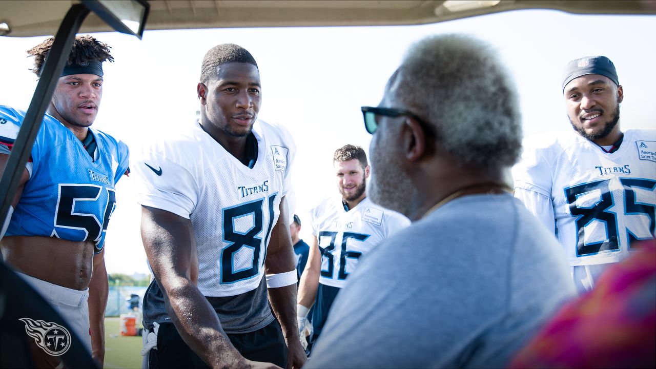 Oilers Great Earl Campbell Pays Visit to Tennessee – and Delivers a Message  to the Titans