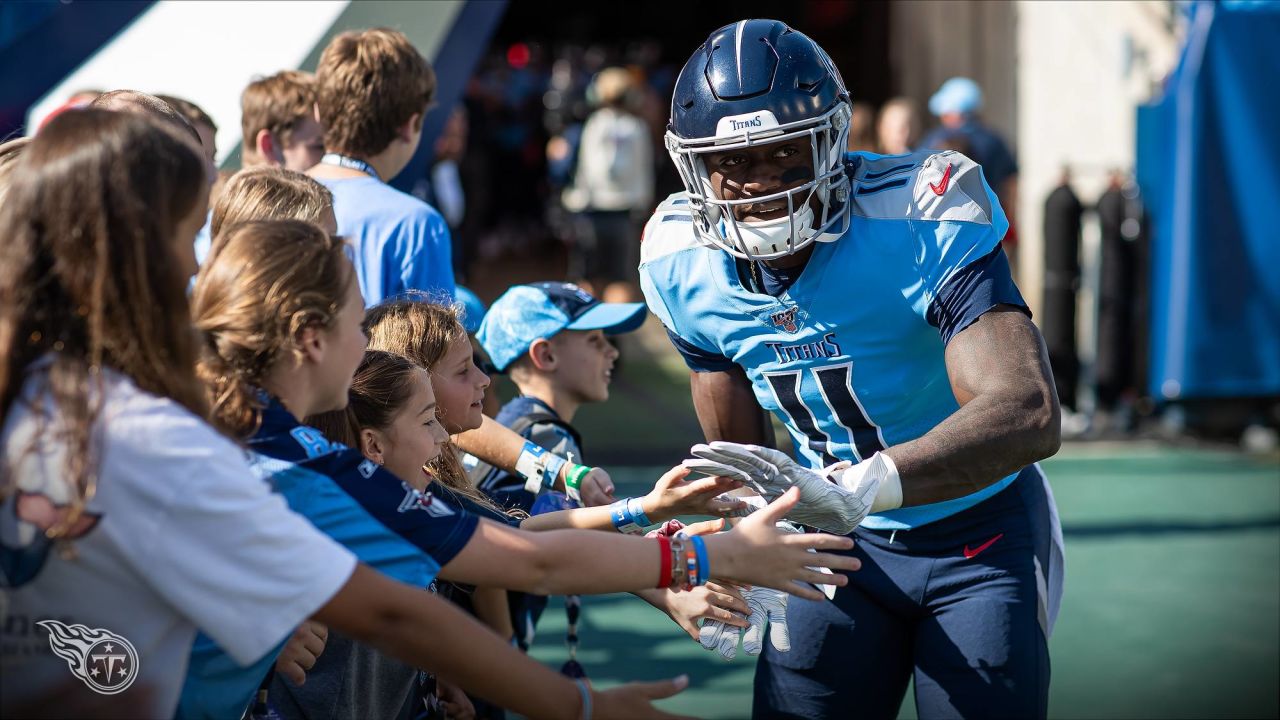 Tennessee Titans wide receiver A.J. Brown (11) warms up befopre