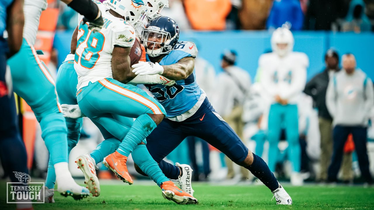 Titans clinch AFC South with 34-3 rout of Dolphins