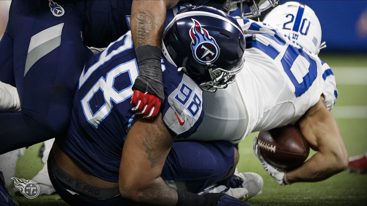 Tennessee Titans defensive tackle Jeffery Simmons (98) runs onto