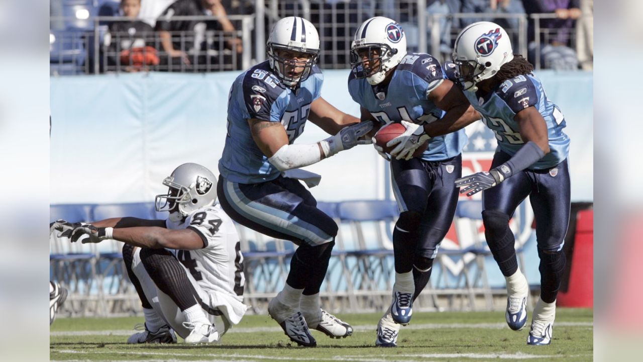 Titans roll Raiders in Oakland 42-21 - ABC7 San Francisco