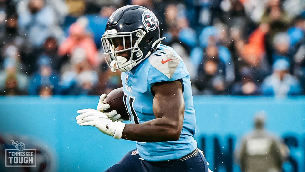 Titans clinch AFC South with 34-3 rout of Dolphins