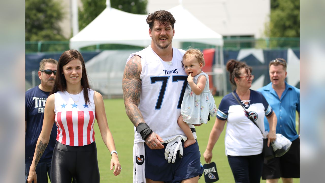 Titans LT Taylor Lewan helps family in need at local Target