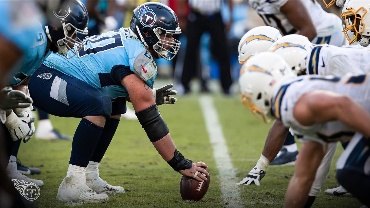 Tennessee Titans center Ben Jones prepares to snap the ball during