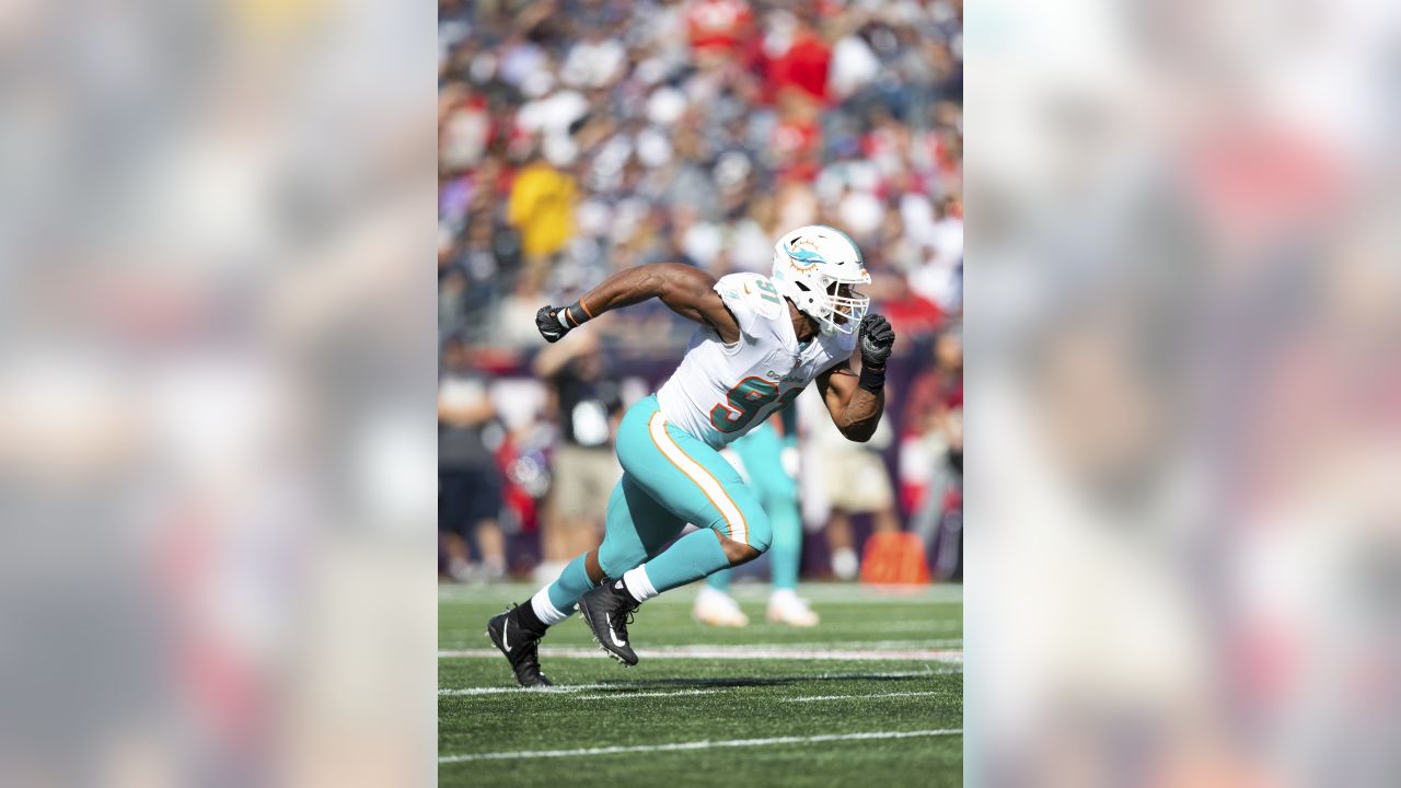 Miami Dolphins - Cameron Wake in his pass-rushing stance during