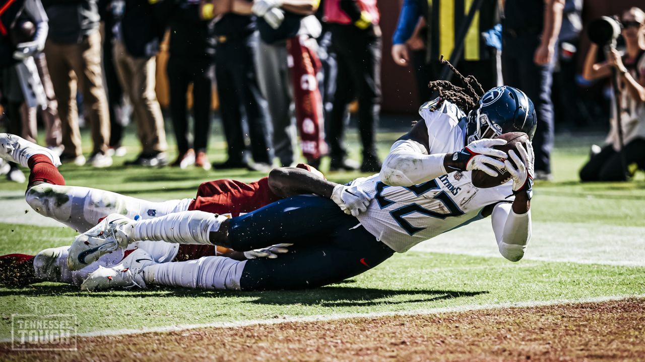 Titans escape Commanders' last threat after goal-line interception