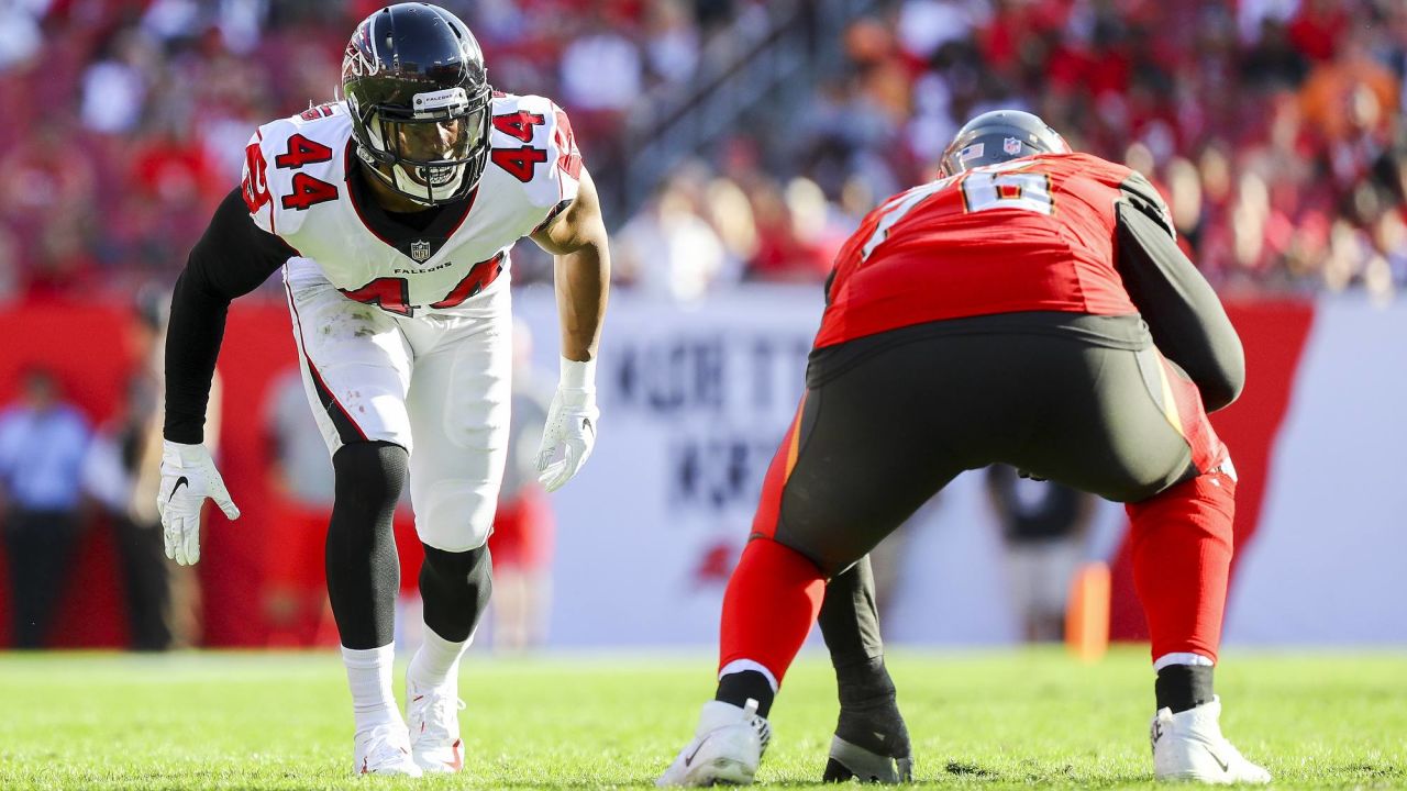 Tampa, Florida, USA. 29th Dec, 2019. Tampa Bay Buccaneers running back  Peyton Barber (25) runs with the ball during the NFL game between the  Atlanta Falcons and the Tampa Bay Buccaneers held