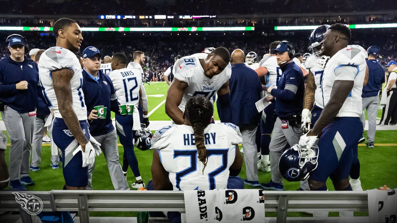 Tennessee Titans Derrick Henry (22) stands for the National Anthem