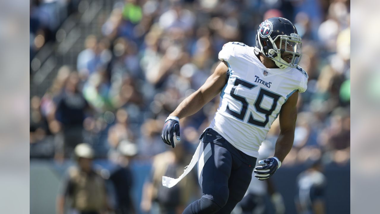 Tennessee Titans inside linebacker Wesley Woodyard (59) prepares