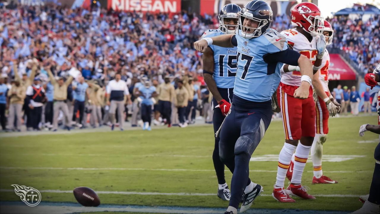 Blocked field goal helps Titans topple Colts 31-17