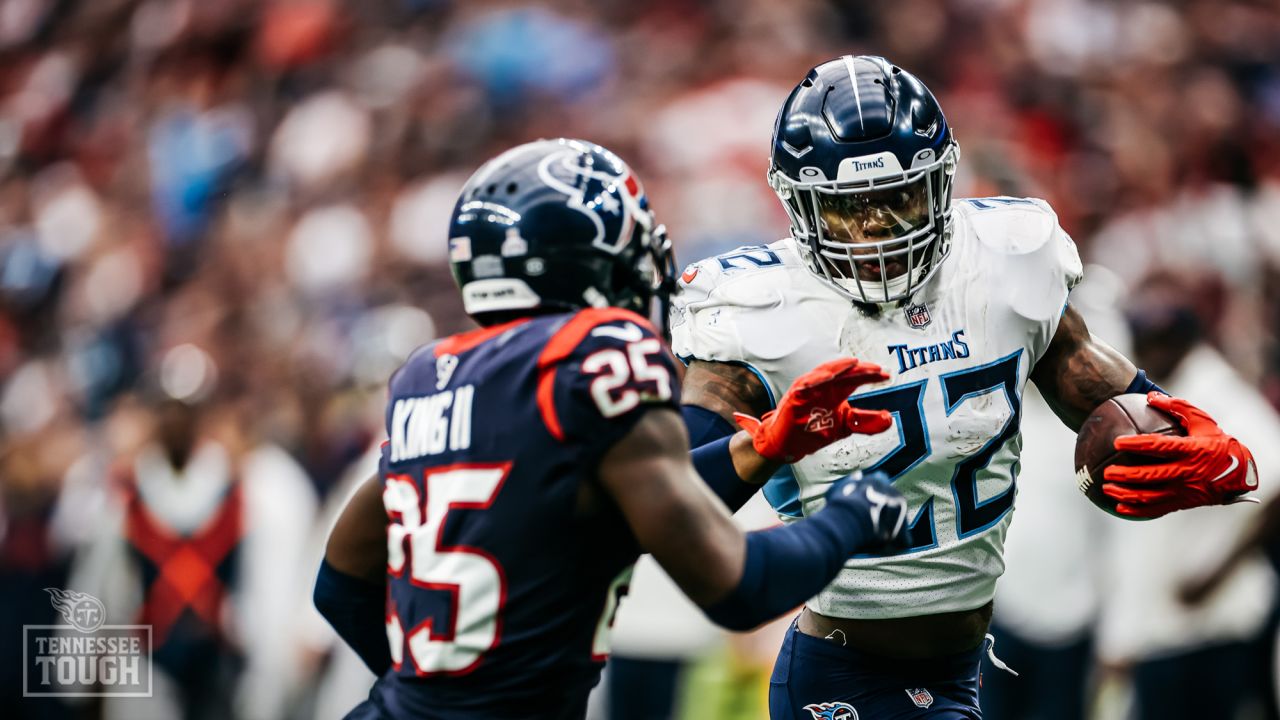 Titans Dominate Texans in 17-10 Win as RB Derrick Henry Goes Over