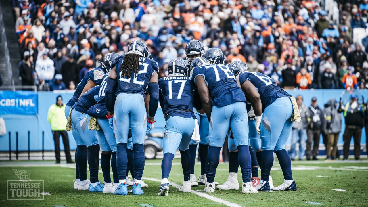 Titans Find a Way in 17-10 Win Over the Broncos