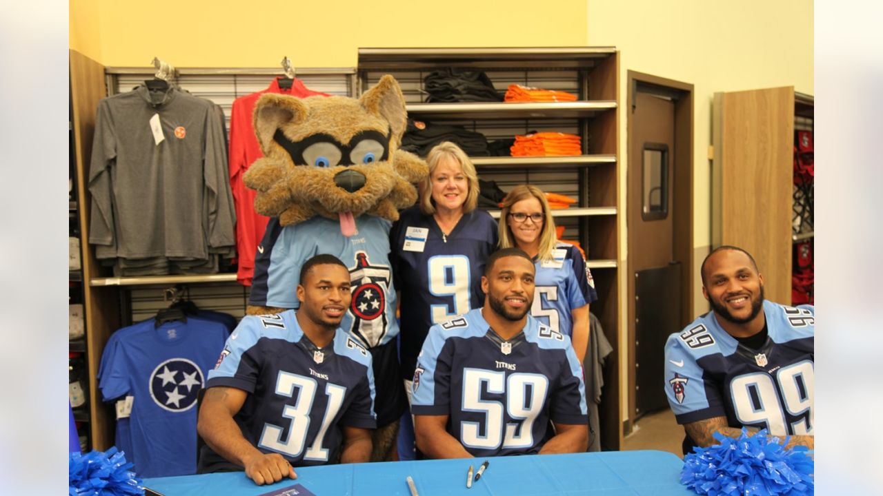 Tennessee Titans on X: Congratulations to Wesley Woodyard (@WoodDro52) on  being named the #Titans nominee for the Walter Payton @NFL Man of the Year  award. #WPMOY #TitanUp Story 