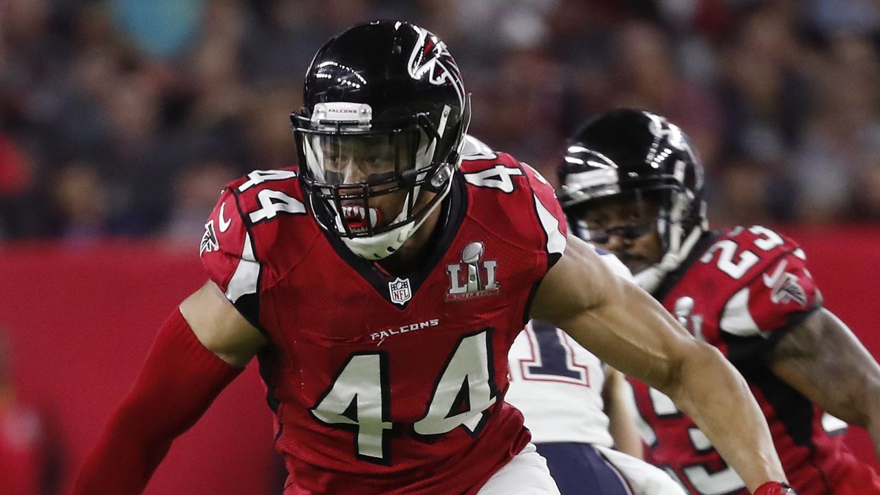 Titans Agree to Terms with Edge Rusher Vic Beasley