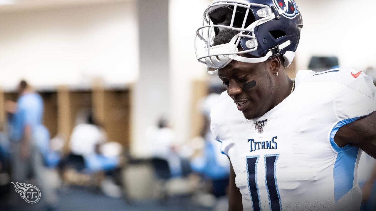 Tennessee Titans wide receiver A.J. Brown (11) warms up befopre