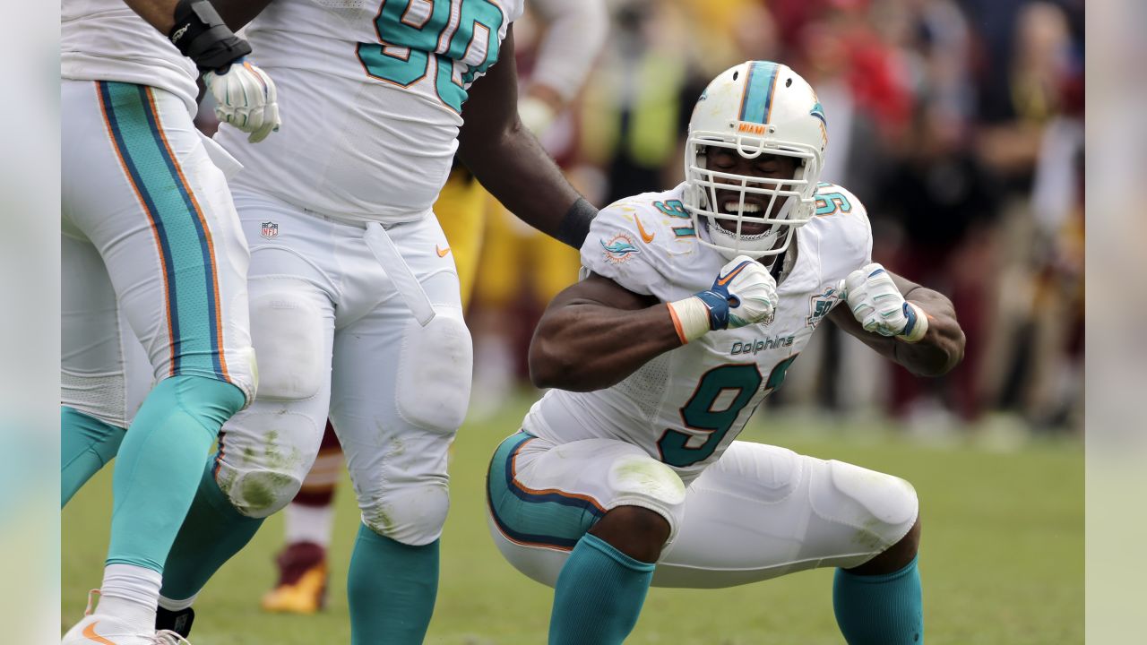 Report: Titans bring in former Dolphins DE Cameron Wake on three