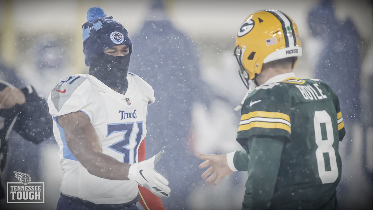 Packers attempt to contain Henry as Titans head to Lambeau