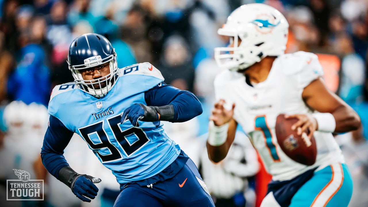 Titans clinch AFC South with 34-3 rout of Dolphins