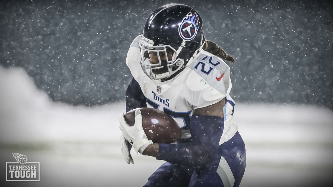 Tennessee Titans linebacker David Long (51) takes his stance during an NFL  football game against the Los Angeles Rams Sunday, Nov. 7, 2021, in  Inglewood, Calif. (AP Photo/Kyusung Gong Stock Photo - Alamy