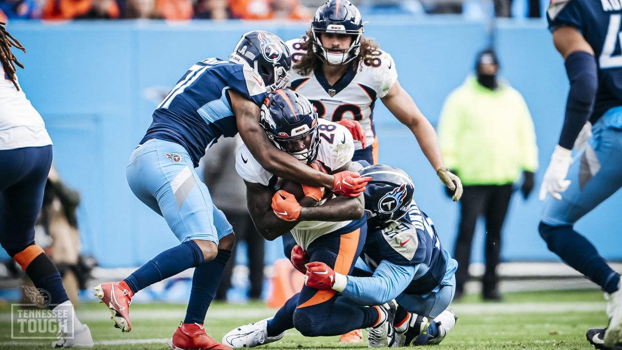 Tennessee Titans pass rush menaces Russell Wilson, beat Broncos 17-10