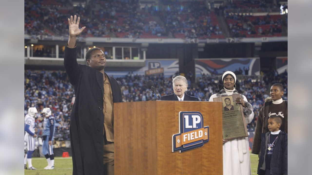 Late Titans QB Steve McNair's Children Honored as 12th Titans 