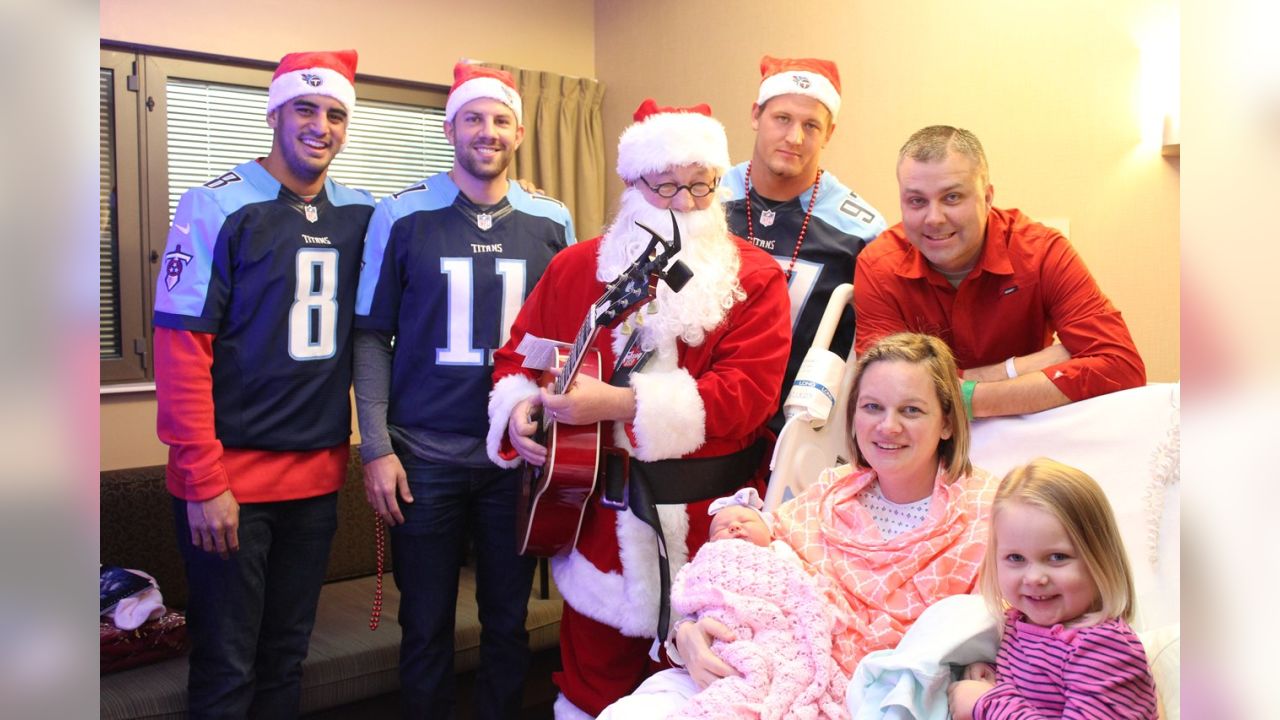 Mariota joins Titans, Santa to visit newborn babies