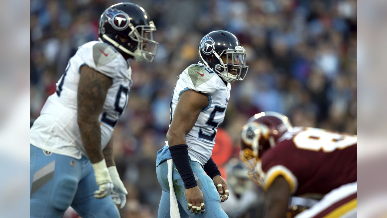 Tennessee Titans inside linebacker Wesley Woodyard (59) prepares