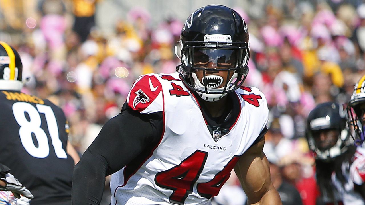 Titans Agree to Terms with Edge Rusher Vic Beasley