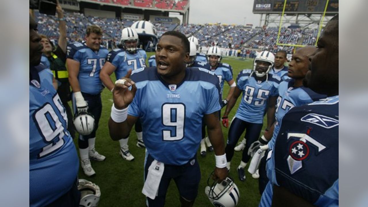 Titans All-Pro's photo celebrates Steve McNair at Mike Vrabel's expense