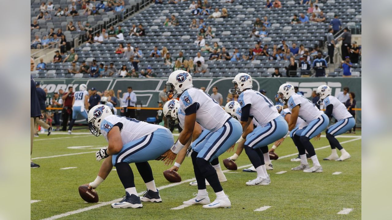 East Rutherford, New Jersey, USA. 13th Dec, 2015. Tennessee Titans  quarterback Marcus Mariota (8) in action prior to the NFL game between the Tennessee  Titans and the New York Jets at MetLife