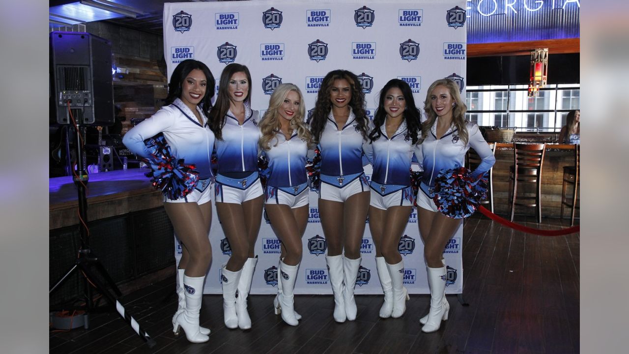 Titans new uniforms bring old feelings to Broadway in Nashville