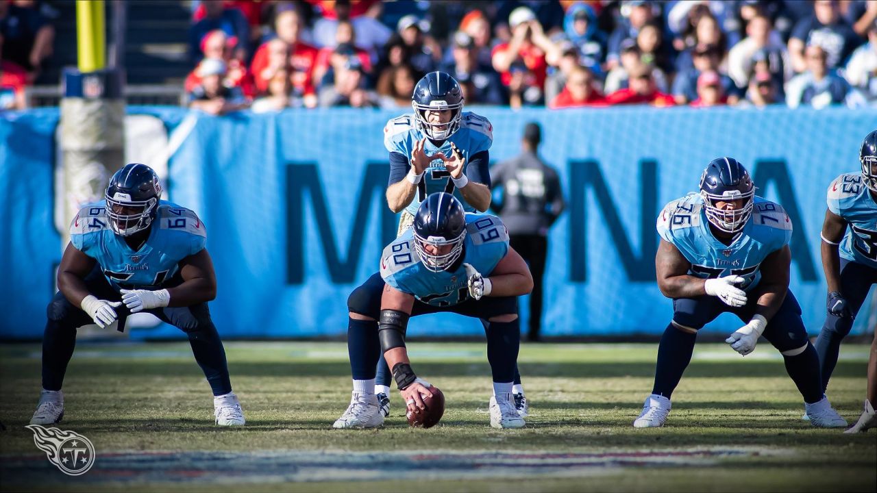 Tennessee Titans center Ben Jones (60) runs onto the field before