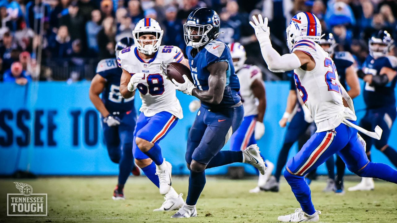 Titans stop Allen on 4th down, hang on to beat Bills 34-31 - The San Diego  Union-Tribune