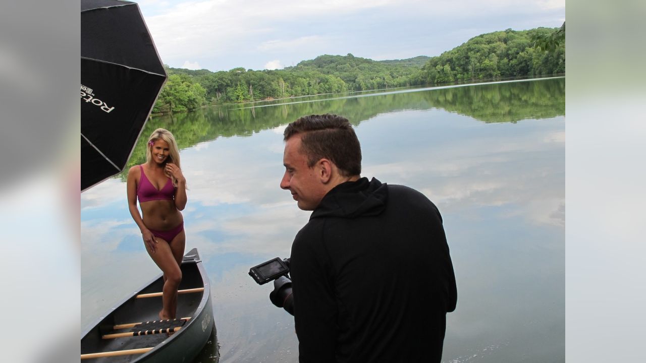 Tennessee Titans cheerleaders visit Destin for annual calendar