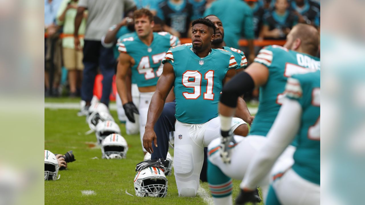 Titans Reach Deal with Veteran Defensive End Cameron Wake