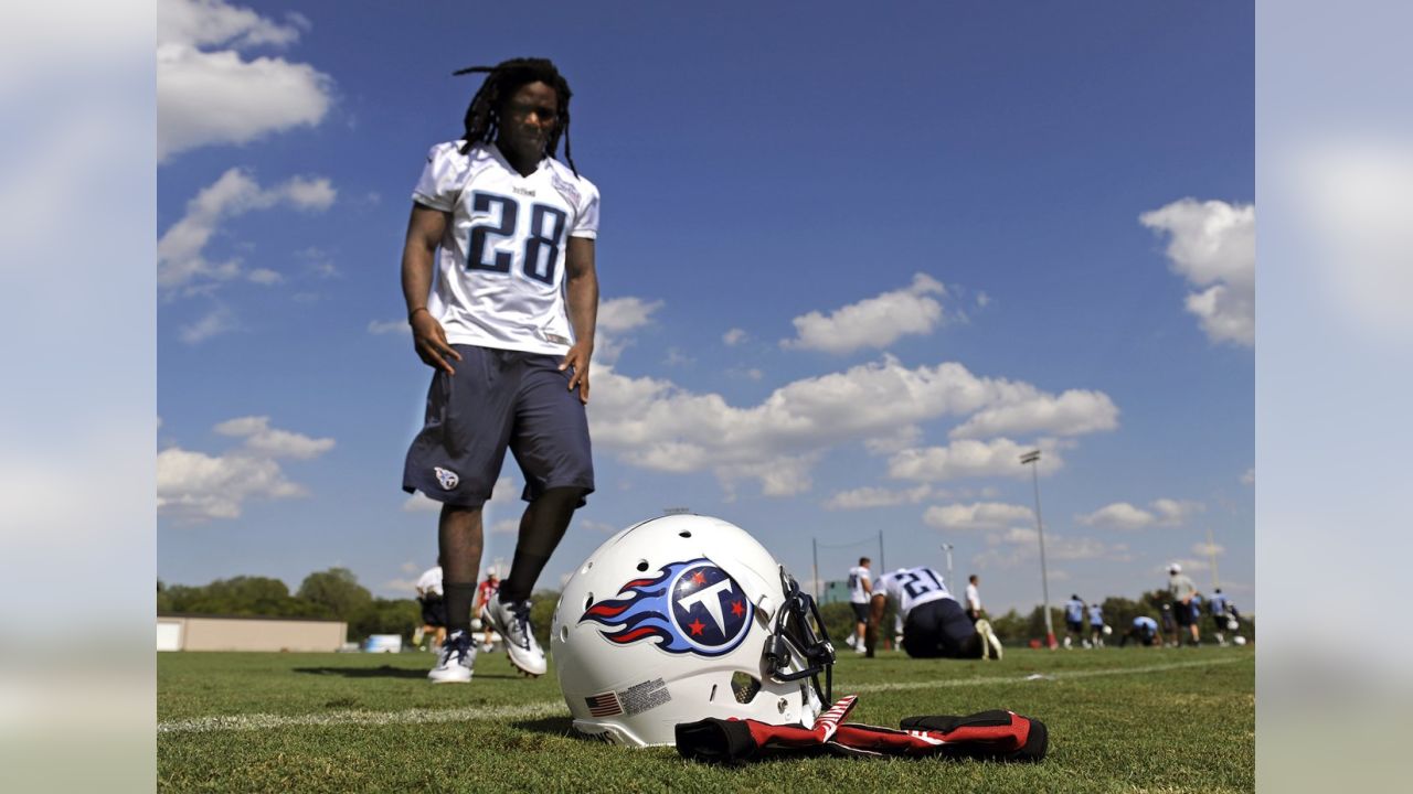 Chris Johnson Will Sign a One-Day Contract to Retire as a Titan on  Wednesday in Nashville