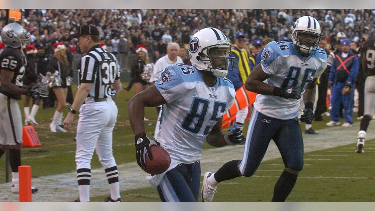 Titans roll Raiders in Oakland 42-21 - ABC7 San Francisco