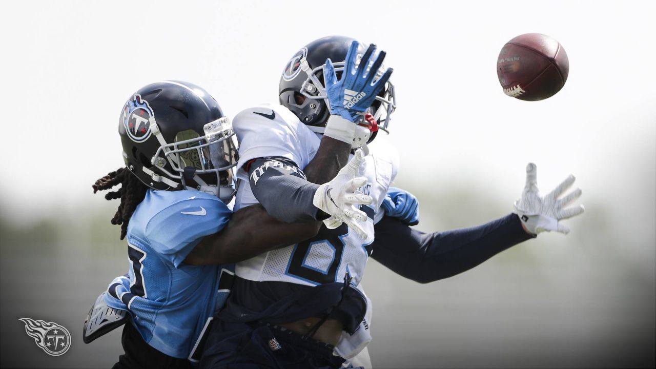 Tennessee Titans cornerback Tye Smith goes through a drill during NFL  football training camp Thursday, July 26, 2018, in Nashville, Tenn. (AP  Photo/Mark Humphrey Stock Photo - Alamy