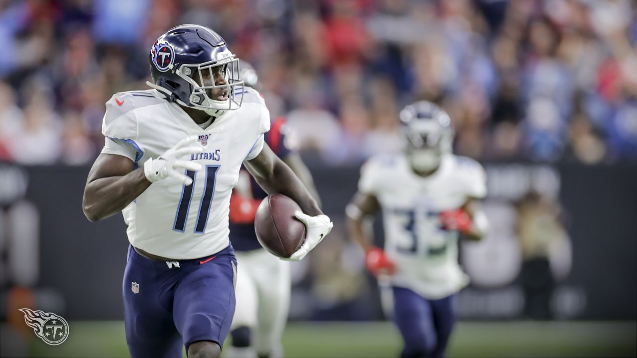 Derrick Henry, Titans punch out Texans 28-14, punch playoff ticket