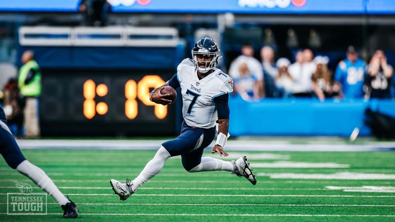 December 18, 2022 Tennessee Titans quarterback Ryan Tannehill (17) carries  the ball during the NFL football game against the Los Angeles Chargers in  Inglewood, California. Mandatory Photo Credit : Charles Baus/CSM/Sipa  USA(Credit